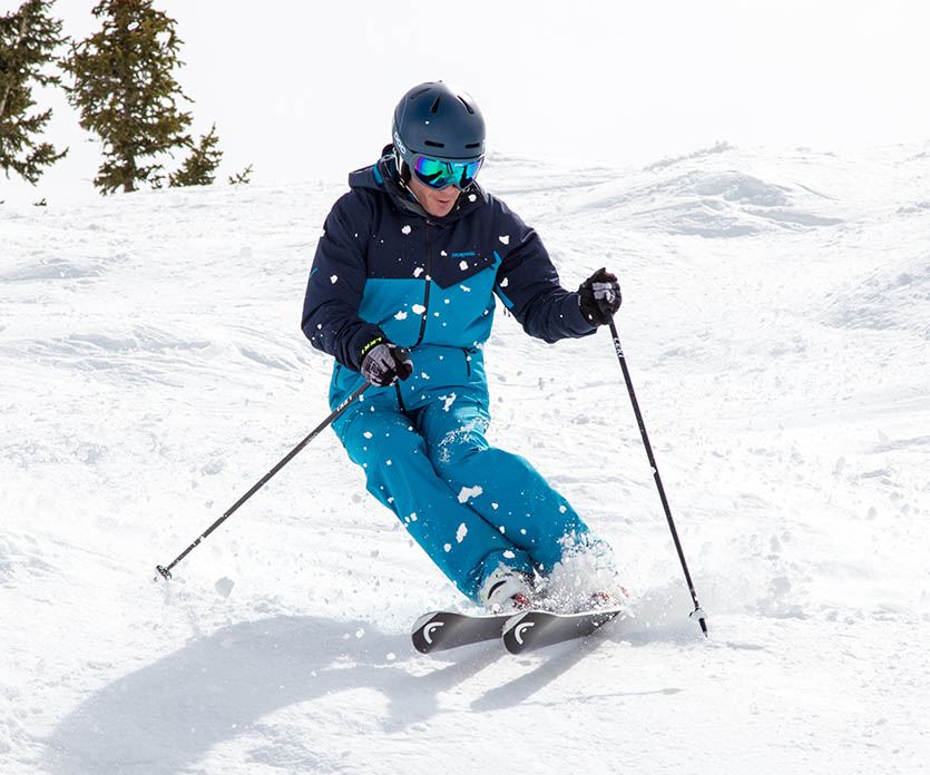 PSIA-AASI National Team member Eric Lipton demonstrates the separation of upper and lower body that’s a hallmark of high-performance alpine skiing.